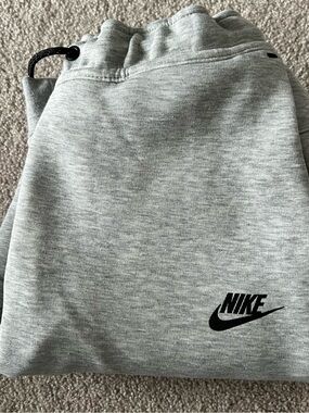Nike Tech Gray Dri-FIT Sweatpants Kids XL